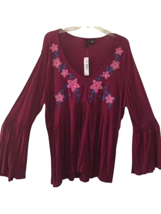 new directions Tops - NWT New Directions Curvy Top with Floral Embroidery Flared Bell Sleeves Size 2X